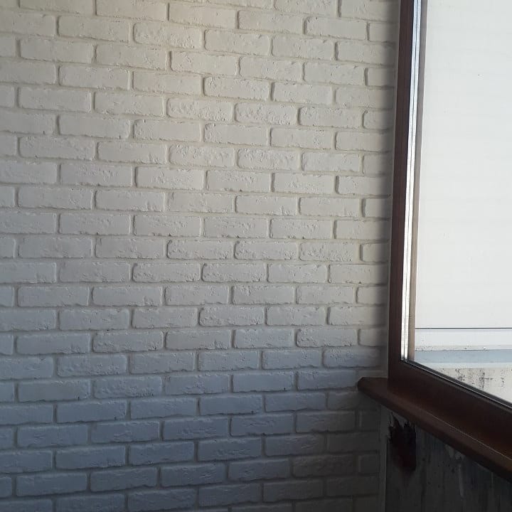 Голицынский кирпич Белый в интерьере балкона